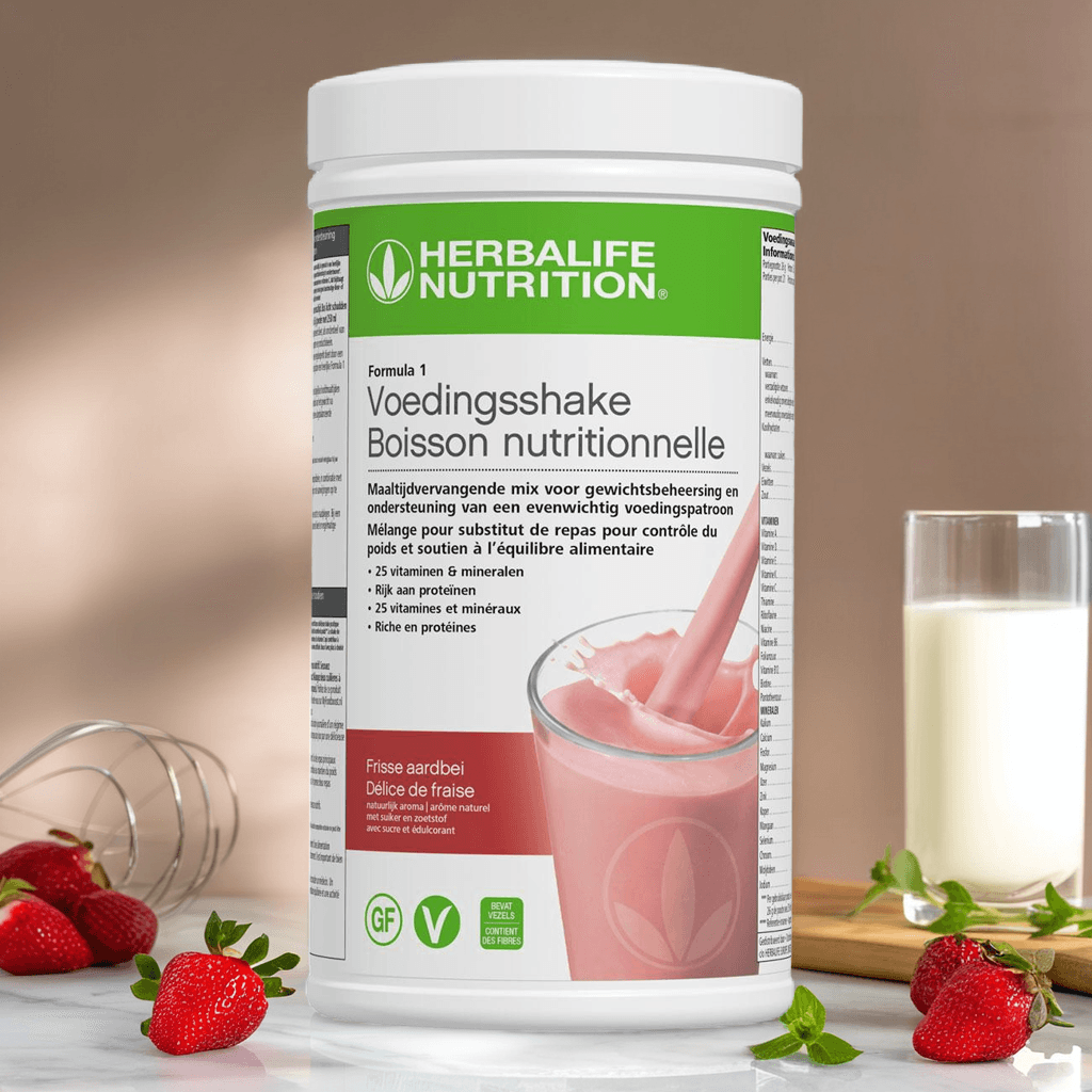 Herbalife Formule 1 Strawberry Delight shake naast verse aardbeien